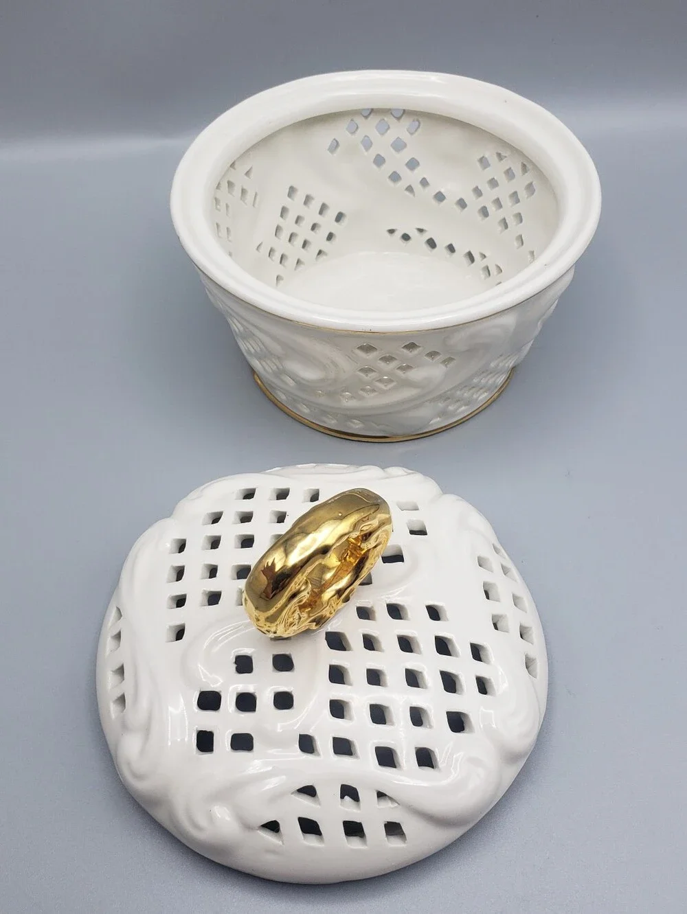 Large Vtg White Porcelain Lidded Trinket Box w/Gold Details Open Lattice 1970's